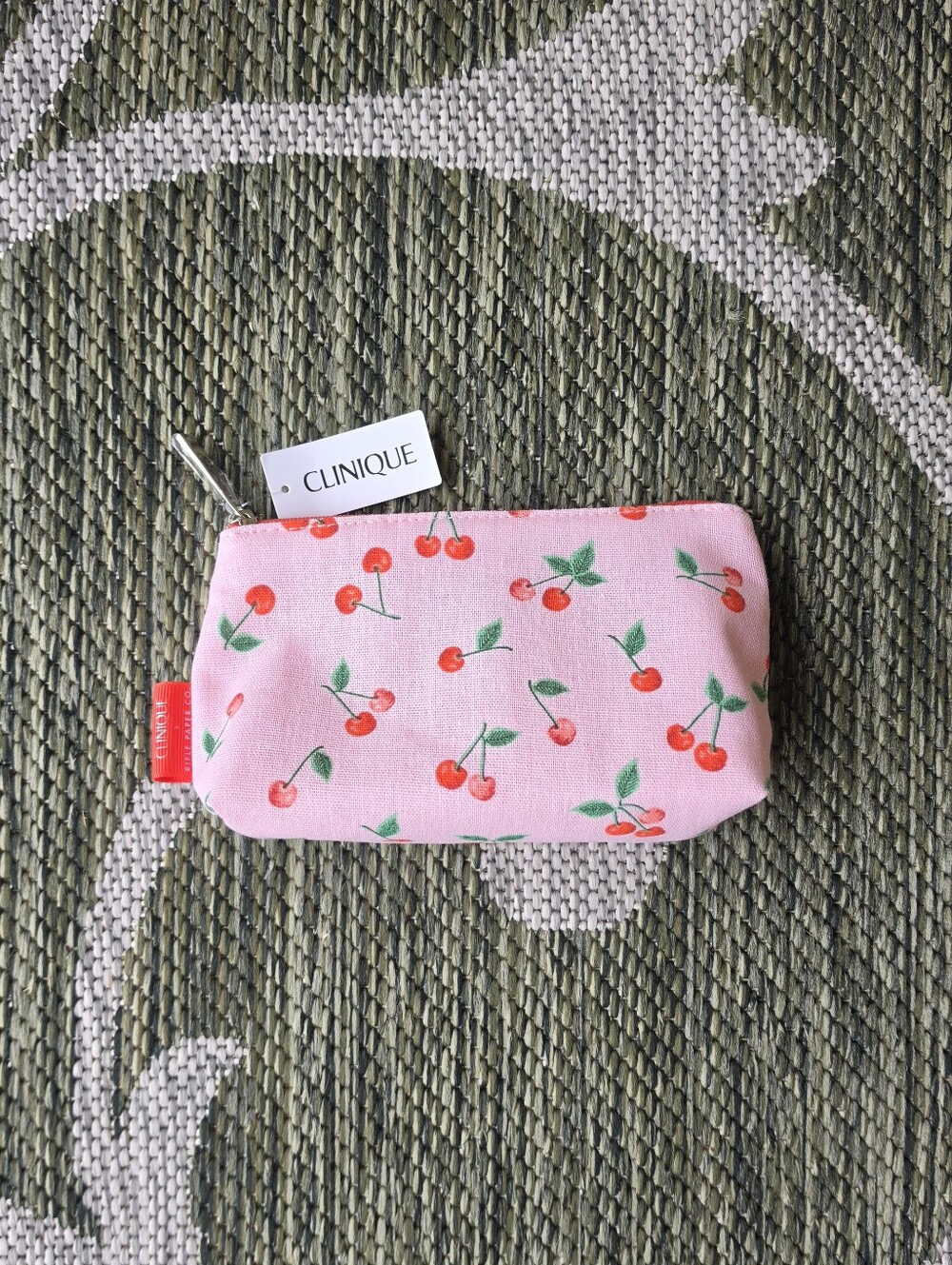 Makeup Bag & Sample Bundle - Picture 5 of 7